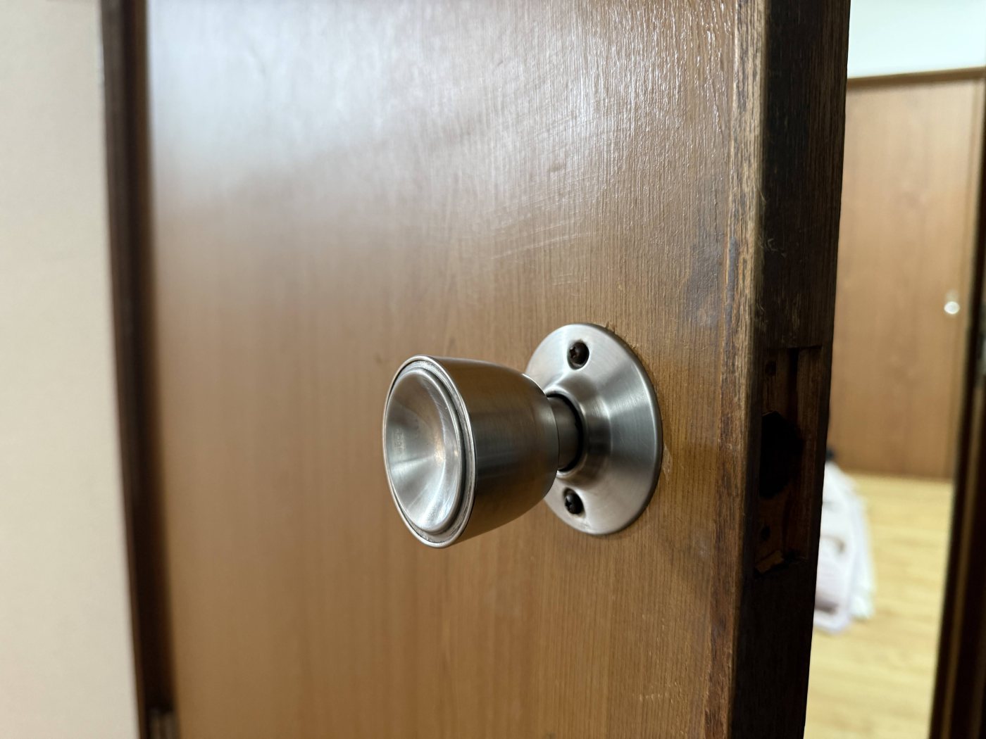 ドアノブ交換（握り玉→レバーハンドル）（施工前（握り玉））