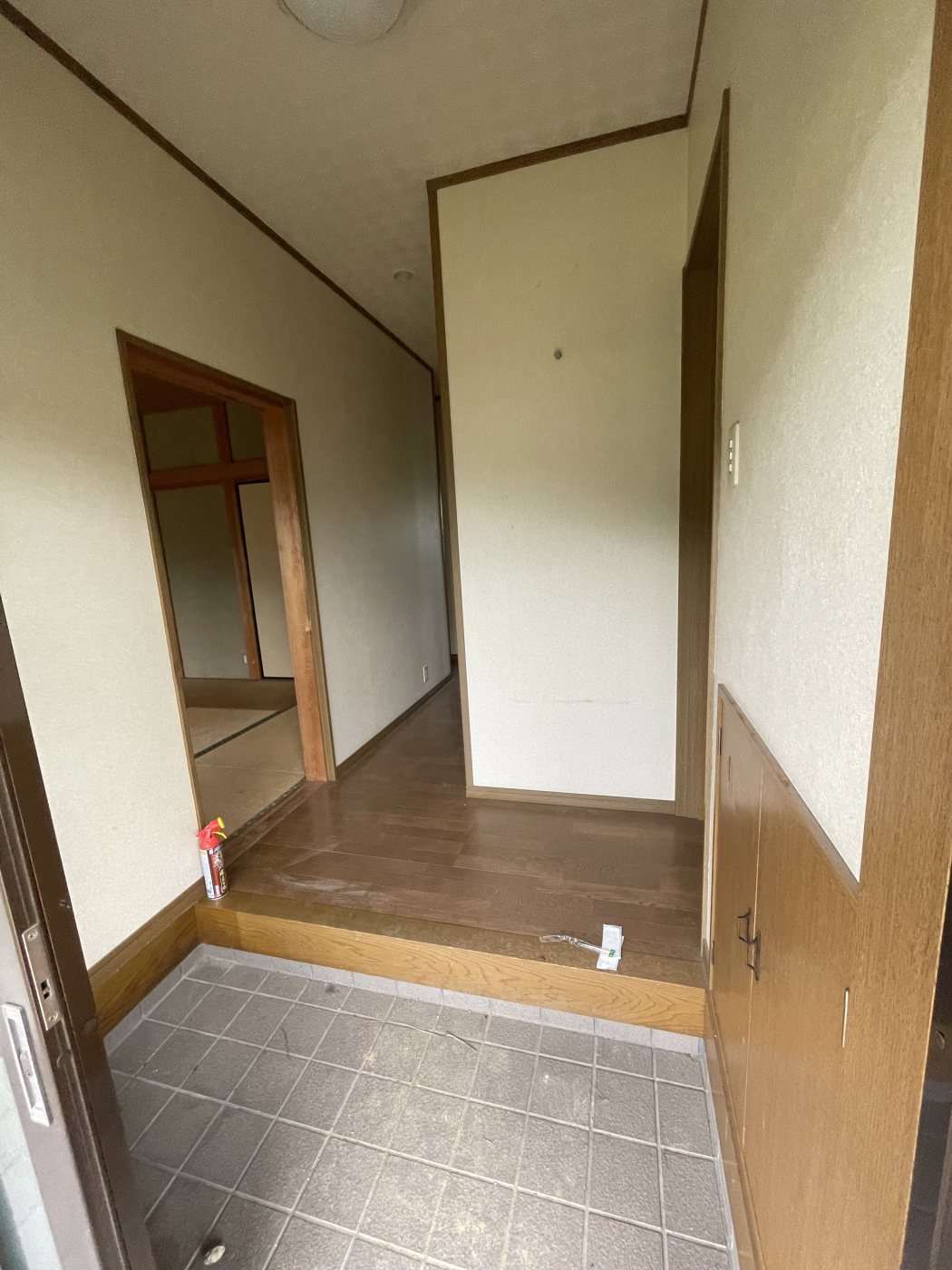 中古住宅のフルリノベーション（施工前（玄関ホール））
