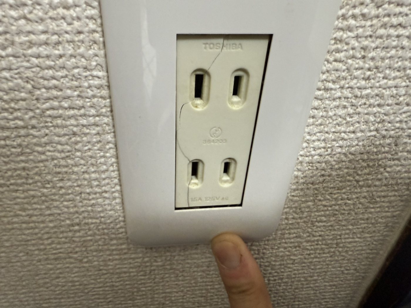 コンセント交換（電気工事）（施工前）